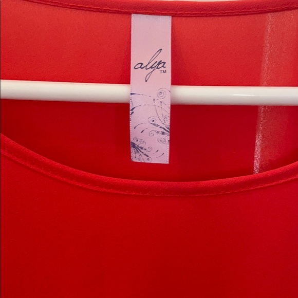 Coral top - Picture 2 of 3